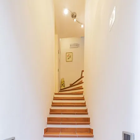بيت للعطل A Ca Di Fratti By Interhome